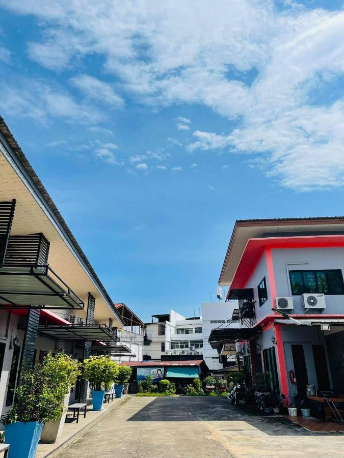 Baan Sri Family Hotel Kabin Buri Exterior foto