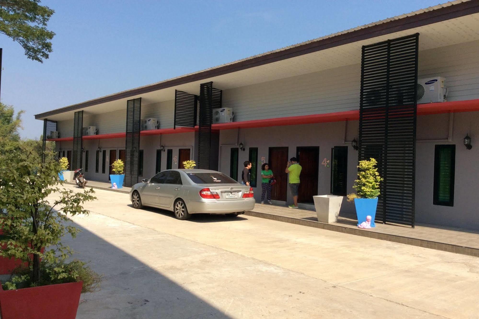 Baan Sri Family Hotel Kabin Buri Exterior foto
