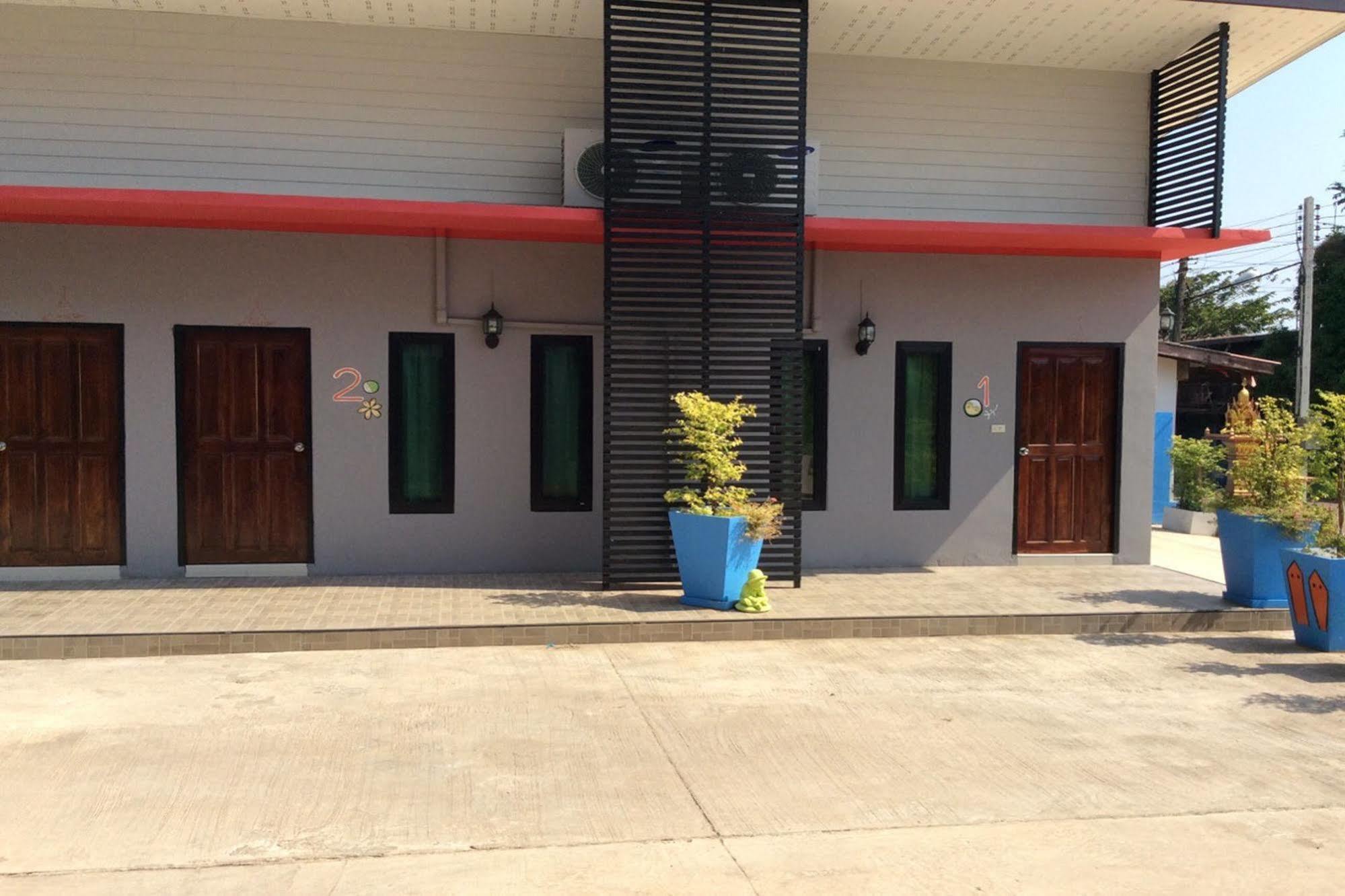Baan Sri Family Hotel Kabin Buri Exterior foto